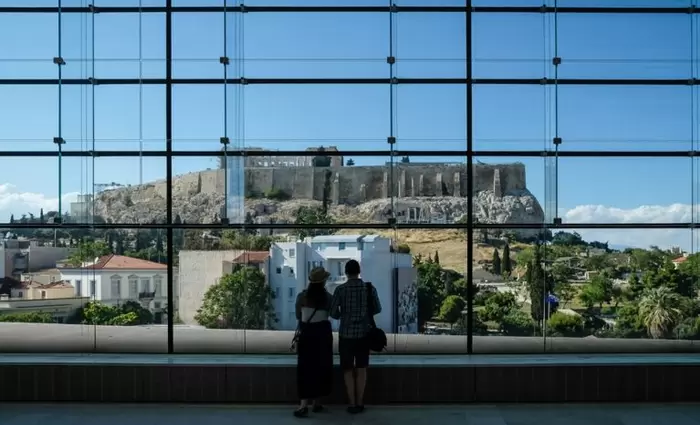 Στα €7 δισ. τα έσοδα από τον τουρισμό στην Ελλάδα το πρώτο εξάμηνο του 2024