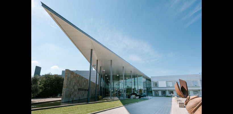 Σχέδια για πύργο και από το American Medical Center (φωτογραφίες)