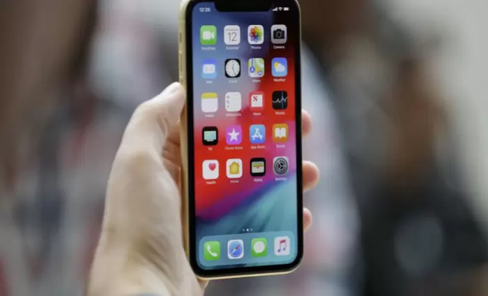 Ο κορωνοϊός χτύπησε την Apple και τα iPhone