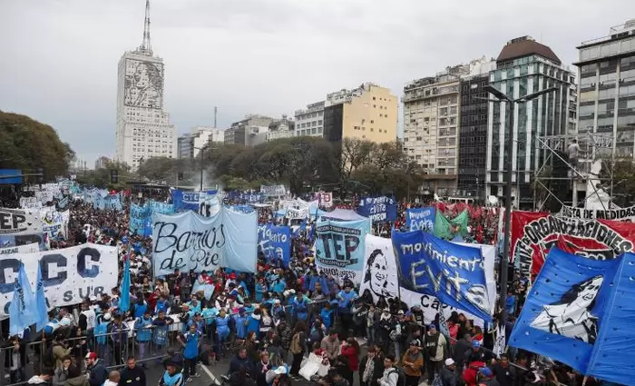Αργεντινή: Εντείνονται οι διαδηλώσεις για τα μέτρα λιτότητας 