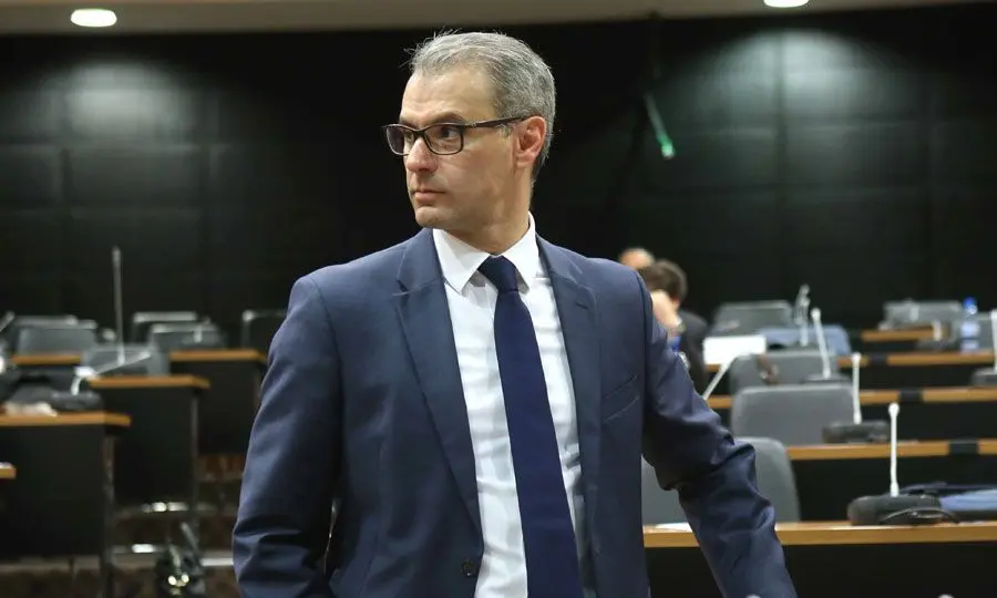 Ηροδότου: Διαφάνεια στις τραπεζικές χρεώσεις και αναδιαρθρώσεις