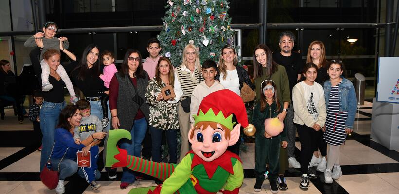 Με καρδιές ΑΛΜΑ και πολλή αγάπη στολίστηκε το χριστουγεννιάτικο δέντρο της Ελληνικής Τράπεζας