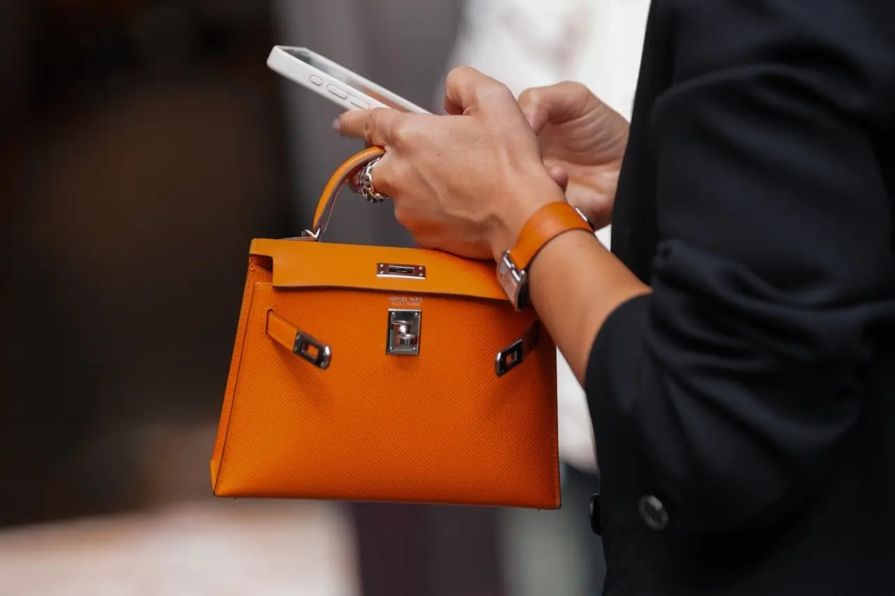 Το Βιετνάμ πουλά τσάντες Birkin για να καλύψει απάτη δισεκατομμυρίων