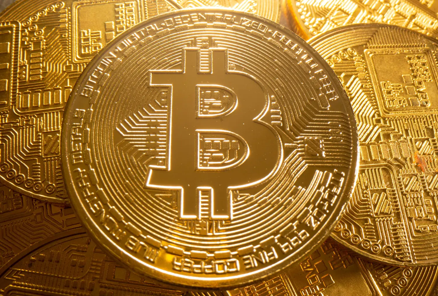 Σε υψηλό έξι εβδομάδων το bitcoin – Ποιοι «παίκτες» μπαίνουν στην αγορά crypto