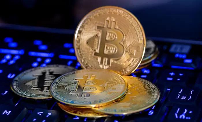 Η αποκαθήλωση του Bitcoin: Σε ελεύθερη πτώση οι τιμές, ημερομηνία λήξης είχε η ευφορία λόγω Τραμπ