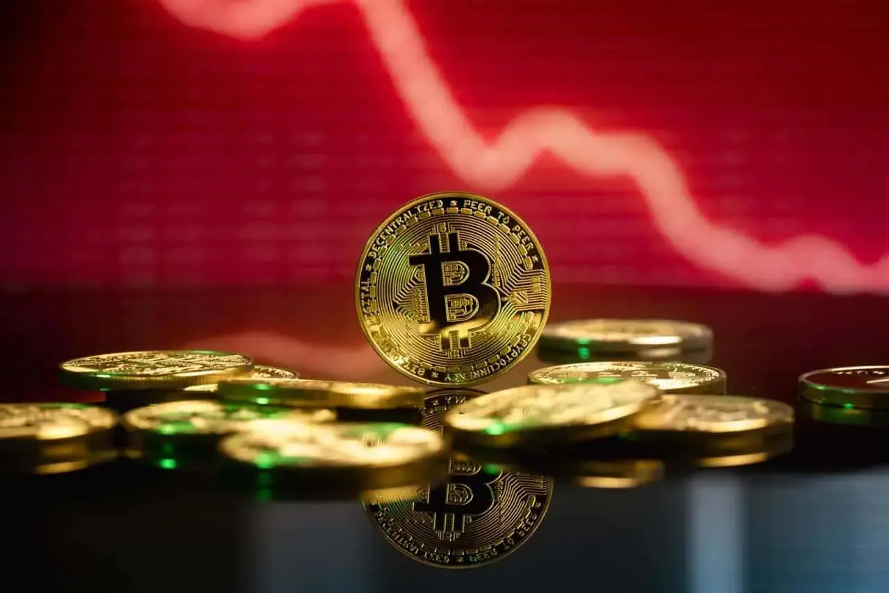Το Bitcoin διαγράφει τα κέρδη όλου του έτους – Εντείνεται η πτώση της αγοράς crypto