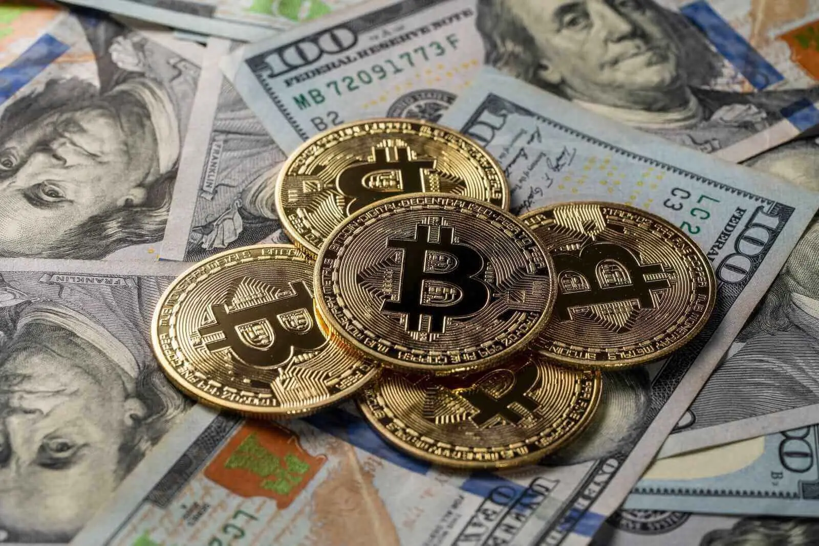 Υποχωρεί το bitcoin, μαζί με τις ελπίδες για μείωση επιτοκίων από Fed
