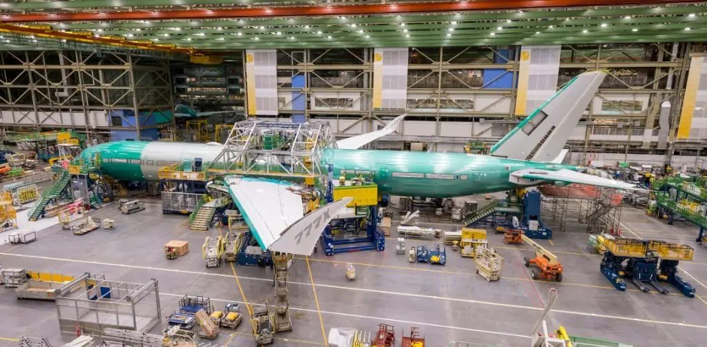 Η Boeing γυρίζει την πλάτη στη Rolls-Royce