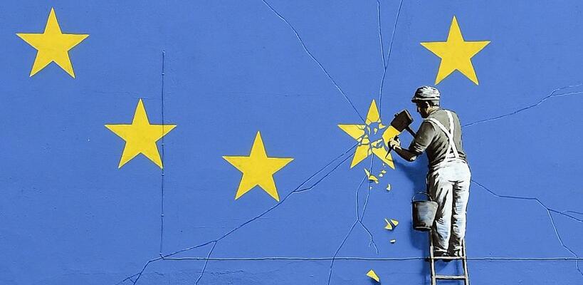 Μετά το Facebook η Cambridge Analytica εμπλέκει και το Brexit 