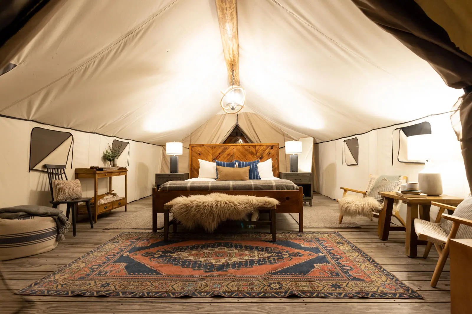 Το παλεύει για «glamping» ο υφυπουργός Τουρισμού