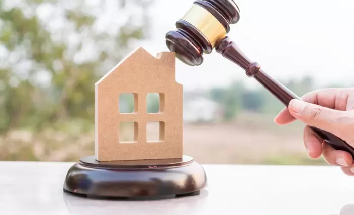 Τράπεζες: Γιατί προβληματίζει η εκδίκαση υπερχρεώσεων σε υποθέσεις εκποιήσεων