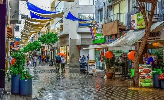 Ποιες επιχειρήσεις θα ανοίξουν πρώτες με την αποκλιμάκωση των μέτρων;