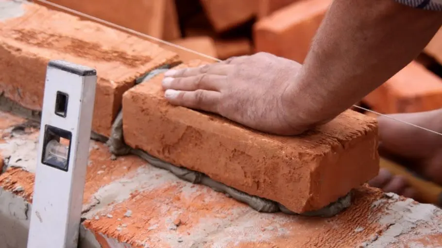 Ερευνητές δημιούργησαν τούβλο από ανθρώπινα ούρα