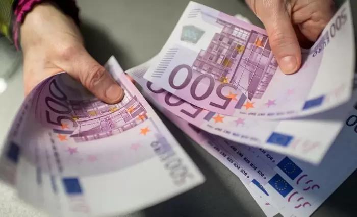 Τίτλοι τέλους για τα 500ευρα - Πότε παύει η κυκλοφορία τους