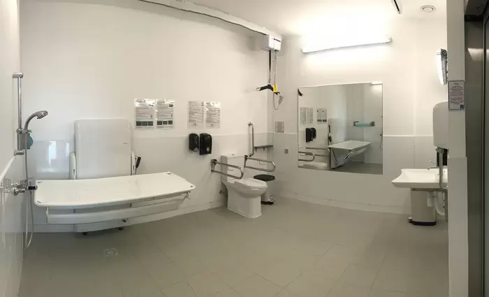 Στο Αεροδρόμιο Λάρνακας το πρώτο «Αποδυτήριο για Άτομα με Αναπηρία»