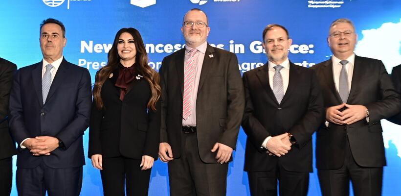 Έπεσαν οι υπογραφές μεταξύ του ελληνικού Δημοσίου, Chevron και HelleniQ Energy για έρευνες υδρογονανθράκων