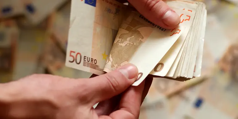 Πληρώθηκαν συντάξεις και επιδόματα Πάσχα