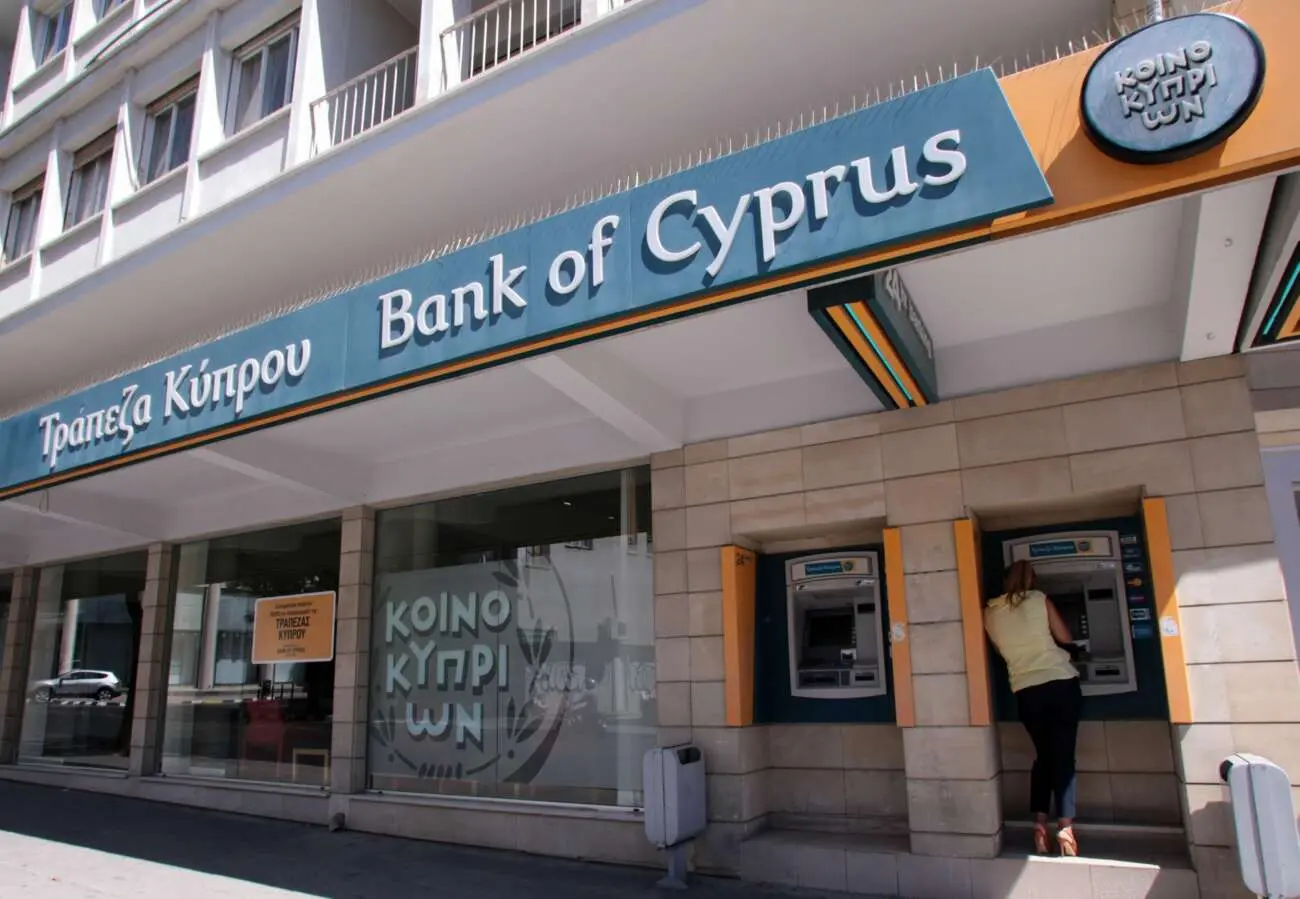 Forbes: Η Τράπεζα Κύπρου κλείνει λογαριασμούς Ρώσων πελατών