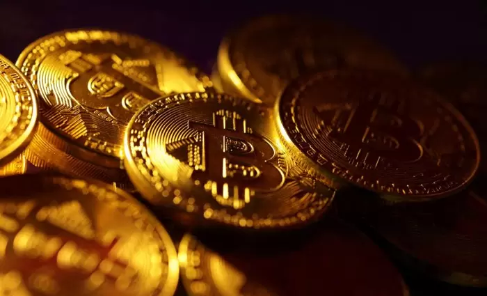 Το bitcoin διέψευσε 10 κορυφαίους αναλυτές μέσα στο 2025