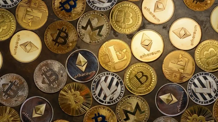 «Ξεγυμνώθηκε» η αγορά των Crypto - Εξαφανίστηκαν $100 δισ.