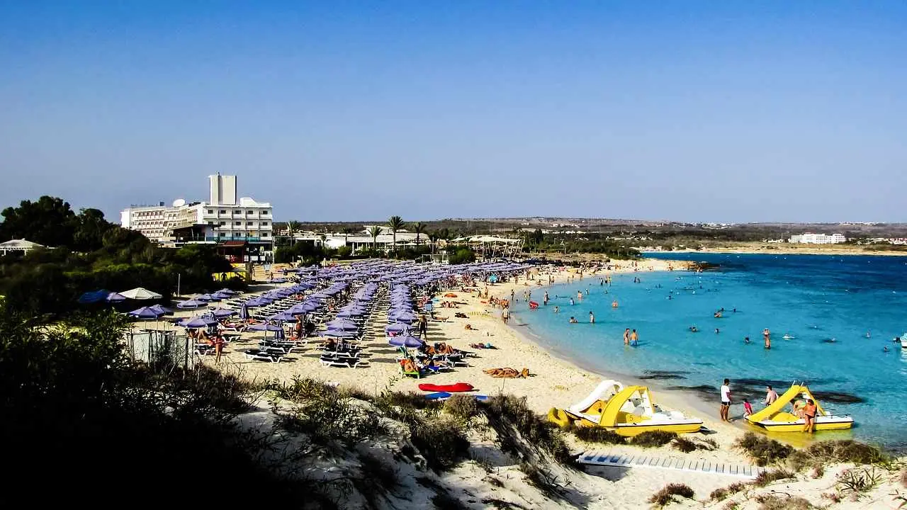 Η Κυβέρνηση ψάχνει επενδυτές για τον Τουρισμό