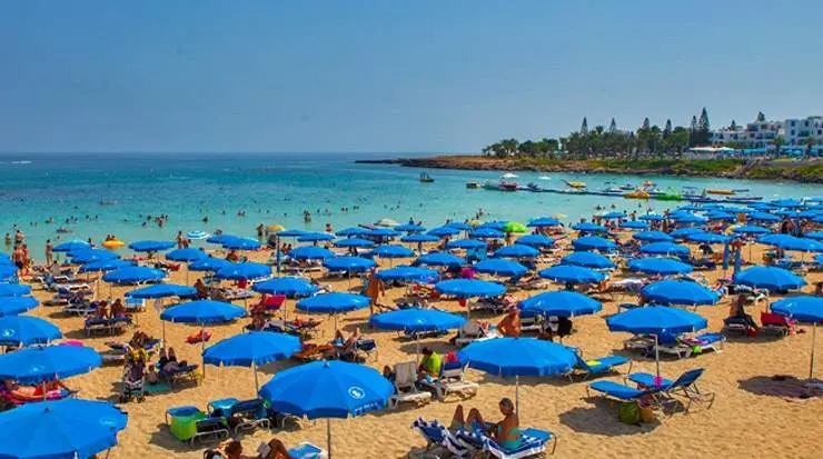 Σήμα κινδύνου για την Κύπρο - 1η από 70 χώρες στον πρώτο «Δείκτη Υπερτουρισμού»