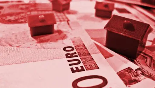 ΕΚΤ: Καμπανάκι Μπουκ προς ευρωπαϊκές τράπεζες – «Κάντε περισσότερα για ΜΕΔ»