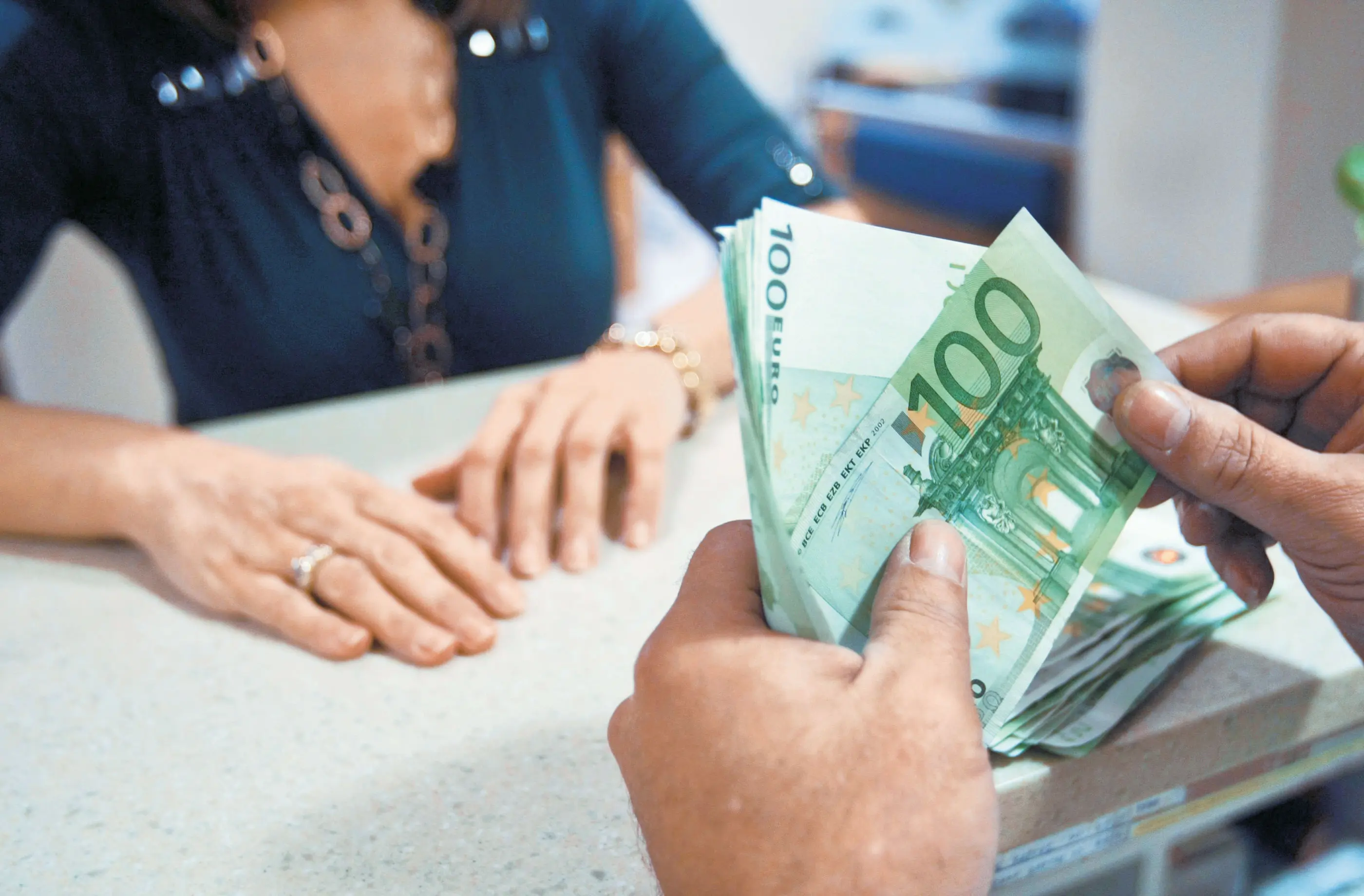 Xαιρετίζουν την απόφαση για επιστροφή υπερχρεώσεων σε δανειολήπτη