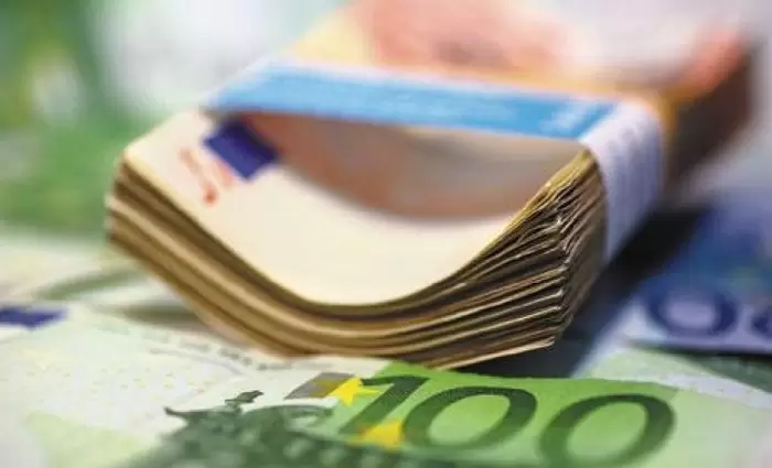 Η Νομική Υπηρεσία να παραπέμψει υποθέσεις με καταχρηστικές ρήτρες τραπεζών