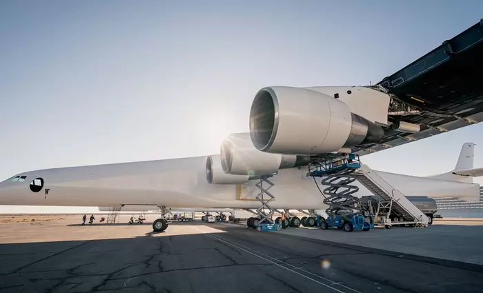 Απογειώθηκε το πιο μεγάλο και πιο περίεργο αεροπλάνο του κόσμου (pics)