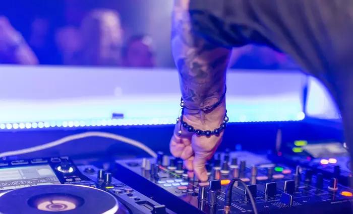 Αναμένουν νομοσχέδιο για την ηχορύπανση νυχτερινών κέντρων (vid)