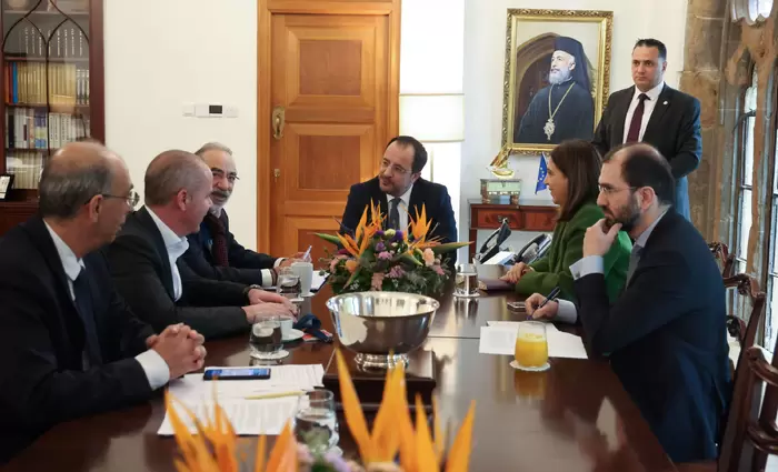 Σε ενέργειες για βοήθεια στο επιχειρείν συμφώνησαν ΠτΔ – ΟΕΒ