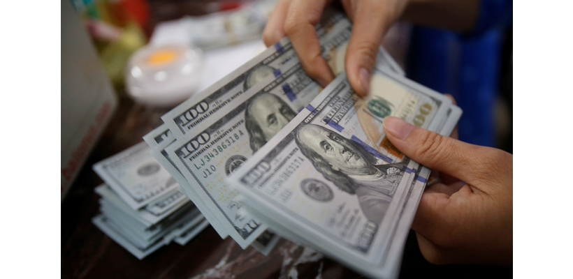 Πιέσεις στο δολάριο υπό τον φόβο shutdown για την ομοσπονδιακή κυβέρνηση των ΗΠΑ