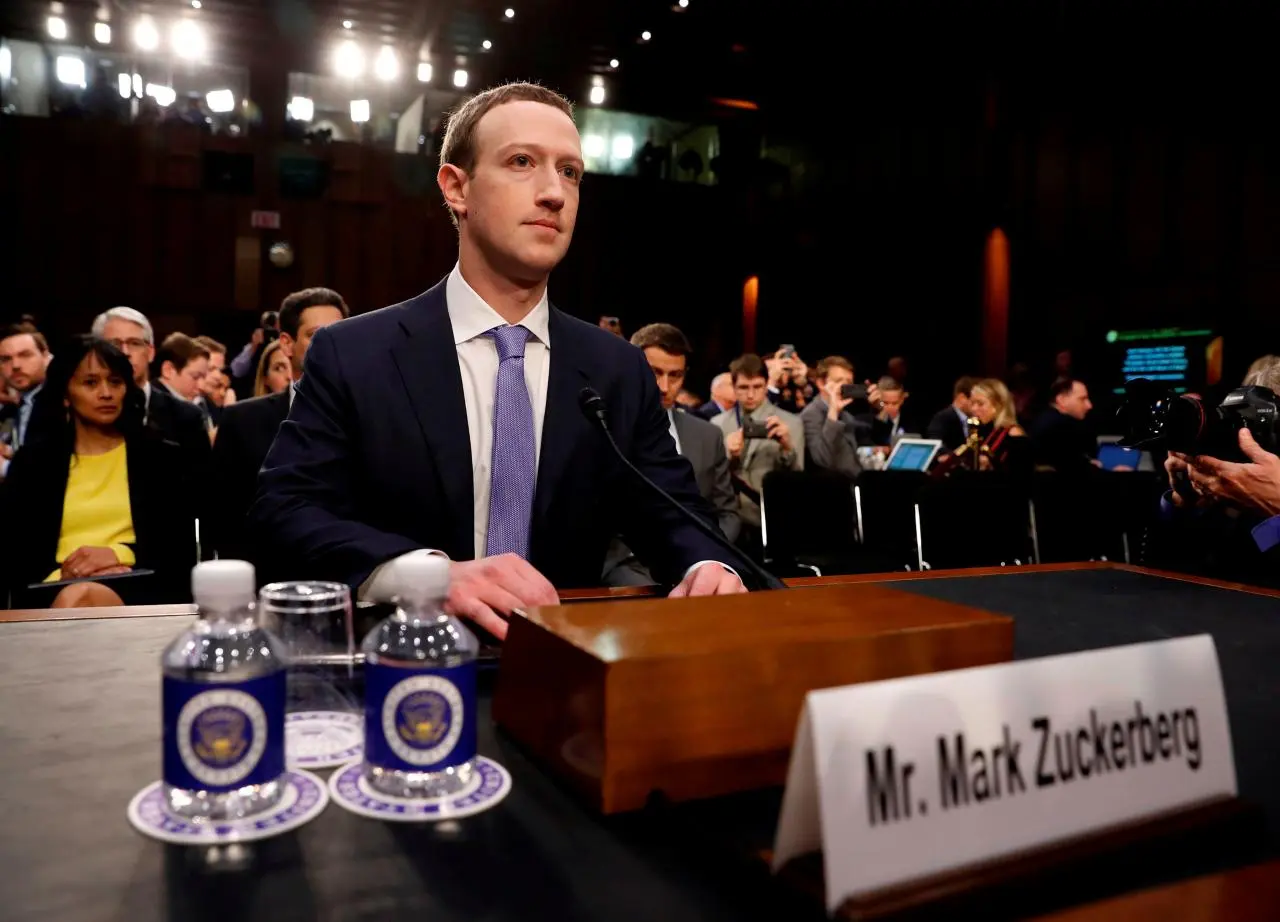 2018: Η δυσκολότερη χρονιά για το Facebook και τον Ζάκερμπεργκ