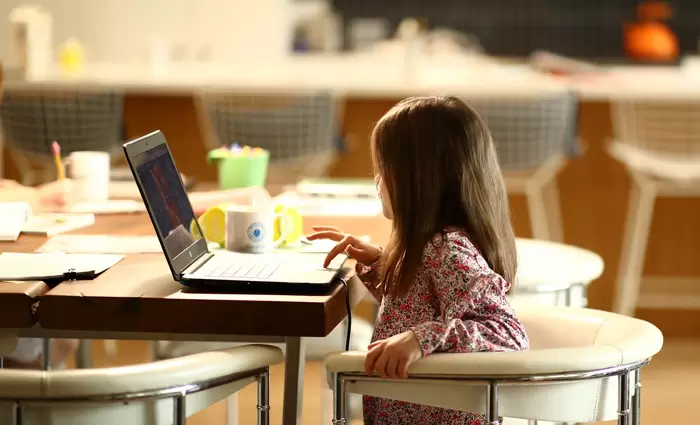 Εξ αποστάσεως εκπαίδευση διά της δοκιμής και του λάθους