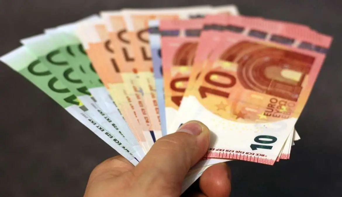 ΕΤΥΚ: Να αποσυρθούν όλα τα χαρτονομίσματα και να βγουν 