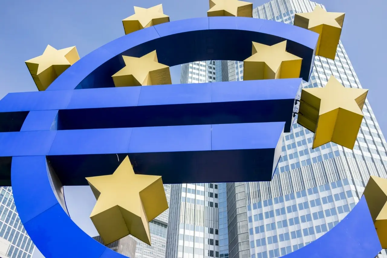ΕΚΤ: Στάση αναμονής για μείωση επιτοκίων τον Απρίλιο με φόντο τους νέους δασμούς Τραμπ