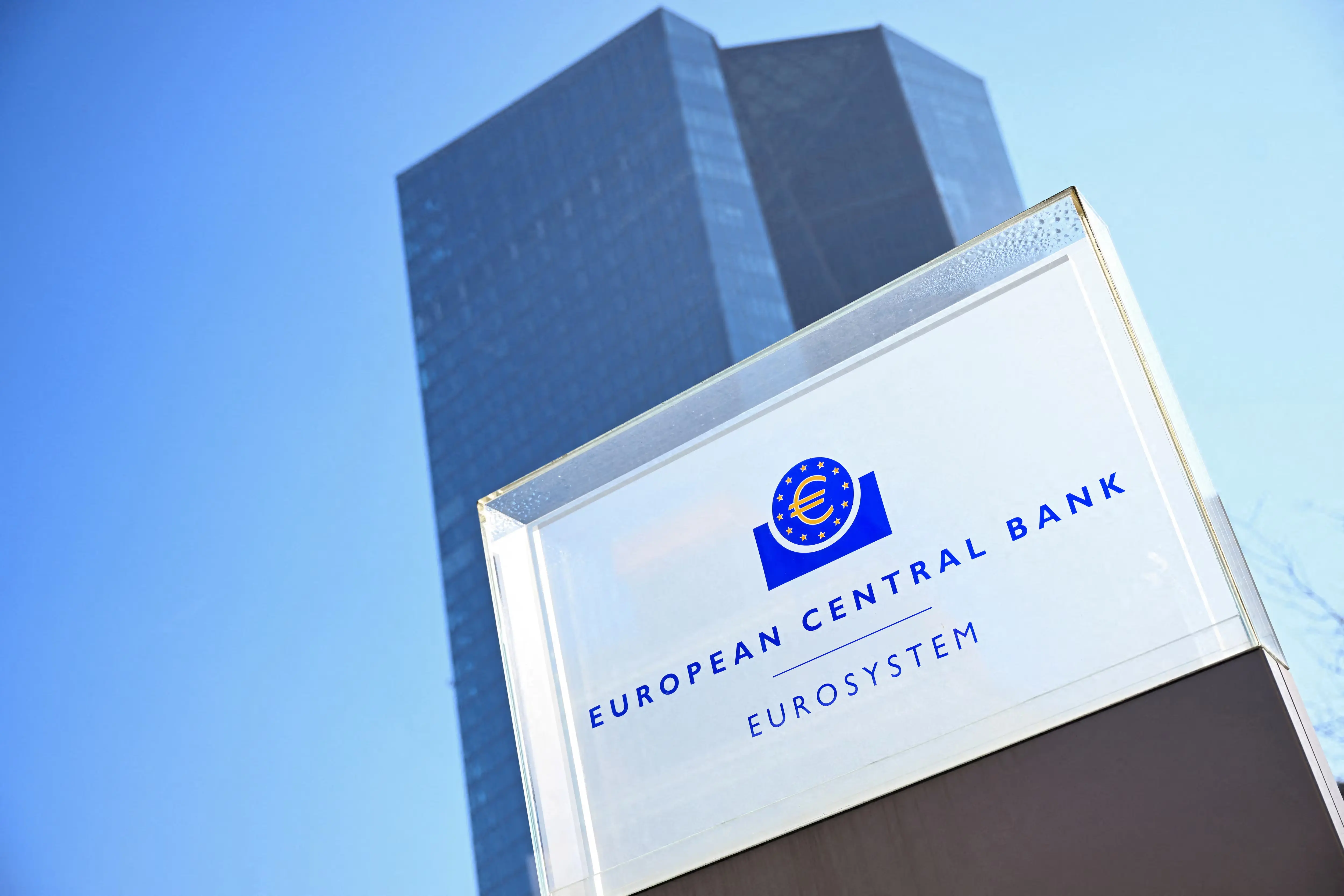 Η ΕΚΤ άφησε στον «πάγο» τα επιτόκια για τρίτη διαδοχική συνεδρία