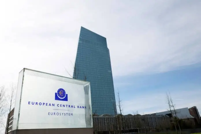 Δημοσκόπηση Bloomberg: Πότε θα σταματήσει τις μειώσεις επιτοκίων η ΕΚΤ (γραφήματα)