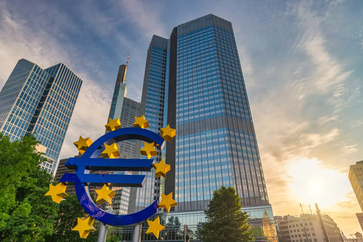 Η Φρανκφούρτη γλυκοκοιτάζει το Deal στην Ελληνική Τράπεζα