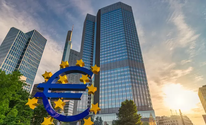 Η Φρανκφούρτη γλυκοκοιτάζει το Deal στην Ελληνική Τράπεζα
