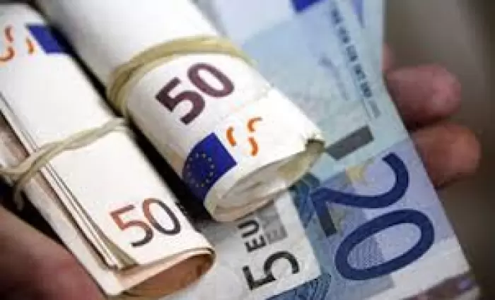 Στα 490 εκ. οι εκροές χρημάτων με προσωπικές μεταβιβάσεις από την Κύπρο