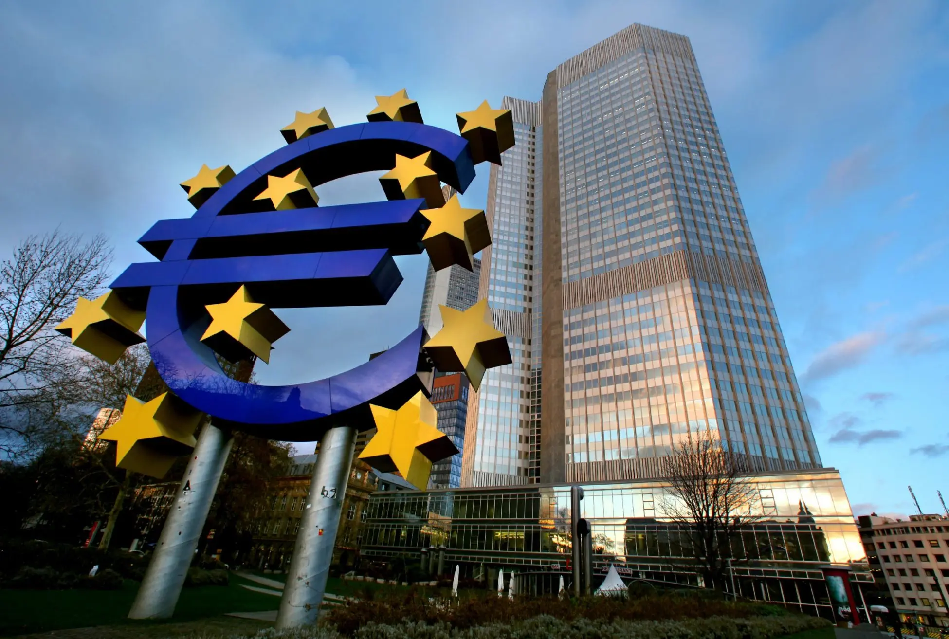 ΕΚΤ: Πρώτα οι μέτοχοι πρέπει να απορροφούν τις ζημιές των τραπεζών