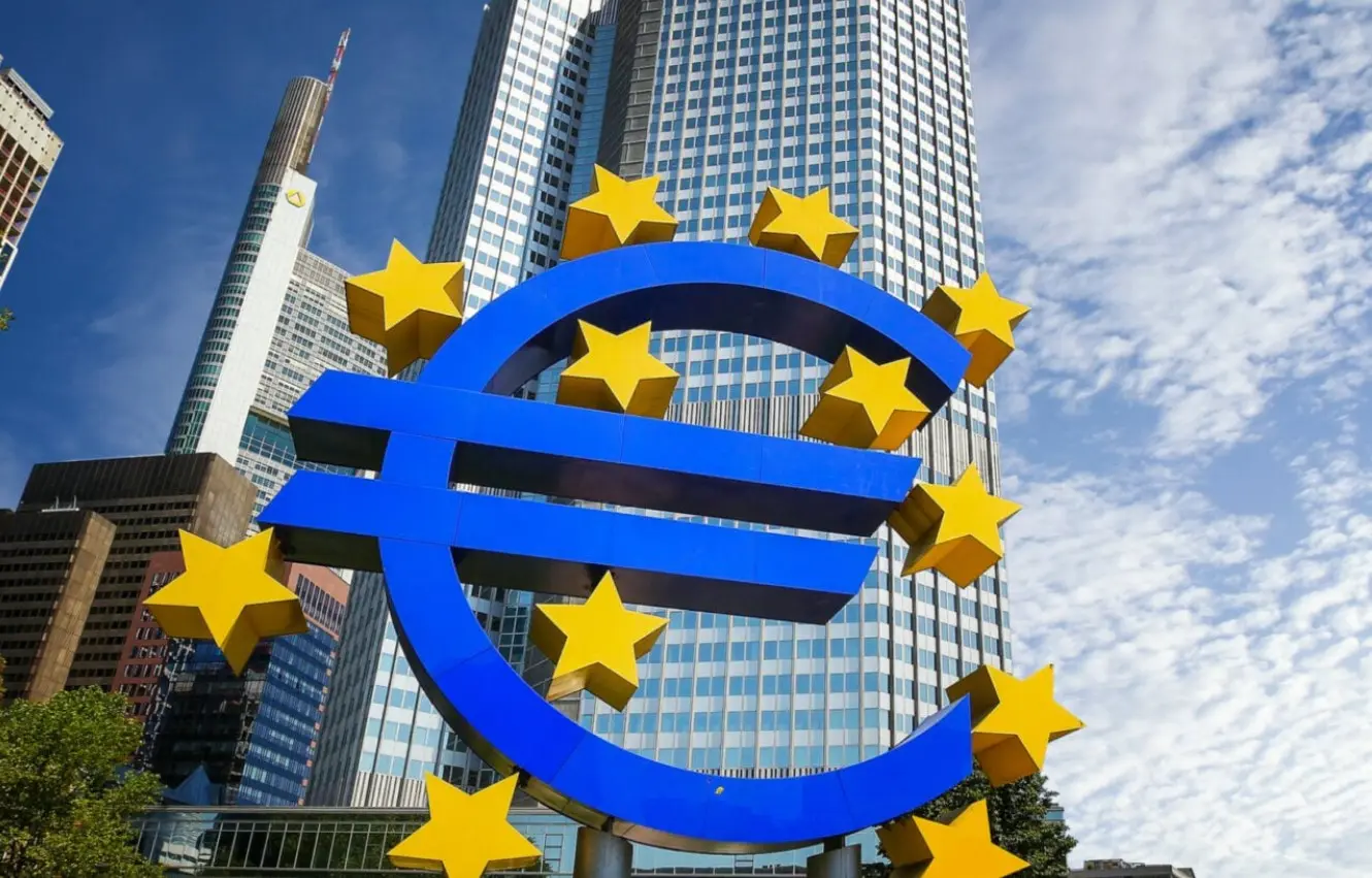ΕΚΤ: Με μειωμένο πλεόνασμα, αλλά ενισχυμένη η επενδυτική θέση της ευρωζώνης