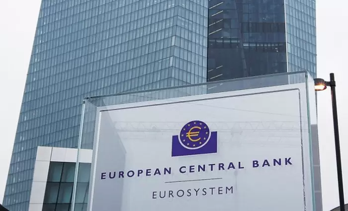 Δίλημμα ΕΚΤ και Fed για αυξήσεις επιτοκίων