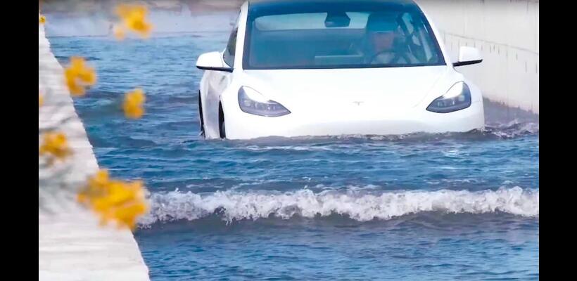 Κινδυνεύεις όταν περνάς από νερά με ένα ηλεκτρικό αυτοκίνητο; (ΒΙΝΤΕΟ)