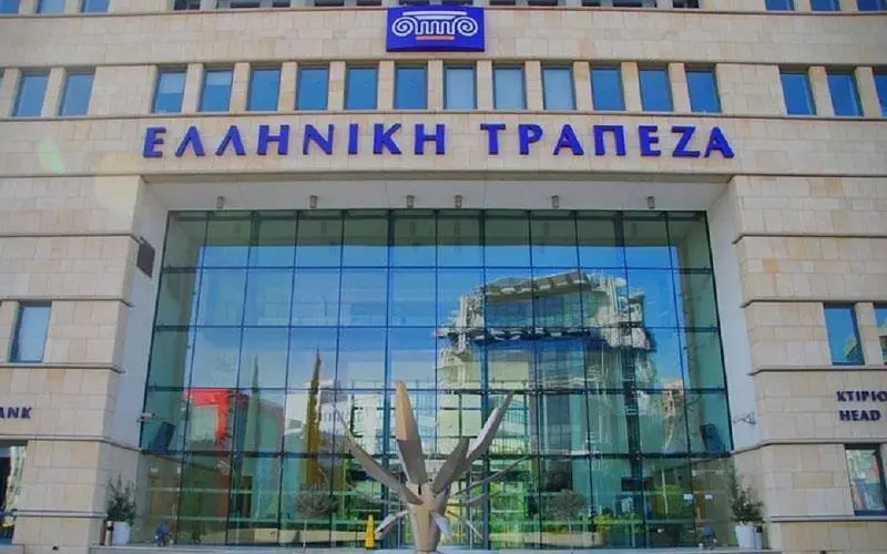 Ελληνική Τράπεζα: «Ναι υπάρχει θέμα» - Απαλείφει χρεώσεις σε 56.000 πελάτες