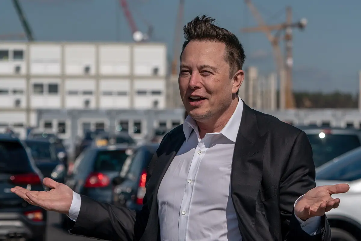Ο Μασκ ψάχνει υπαλλήλους για την Tesla μέσω Twitter