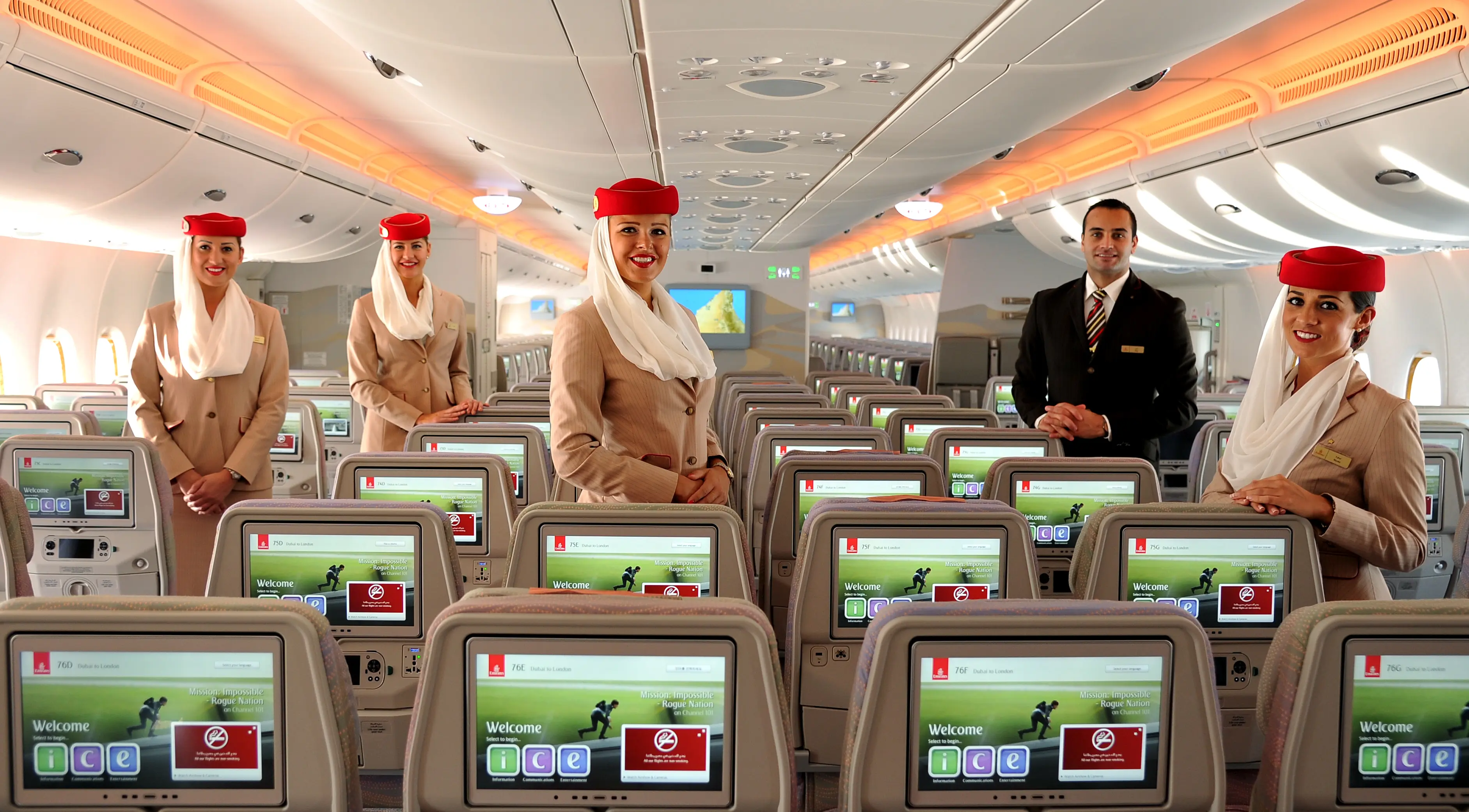 Θέλεις να γίνεις αεροσυνοδός; Η Emirates διοργανώνει ημέρα πρόσληψης