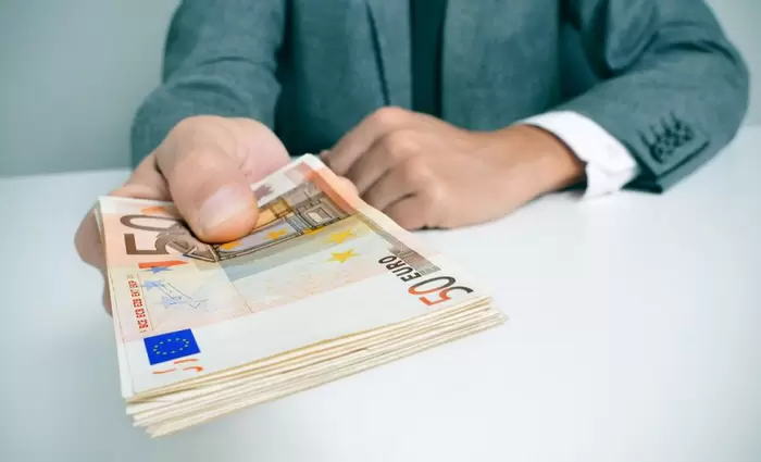 Πότε εξετάζονται οι αιτήσεις για επιδόματα και συντάξεις